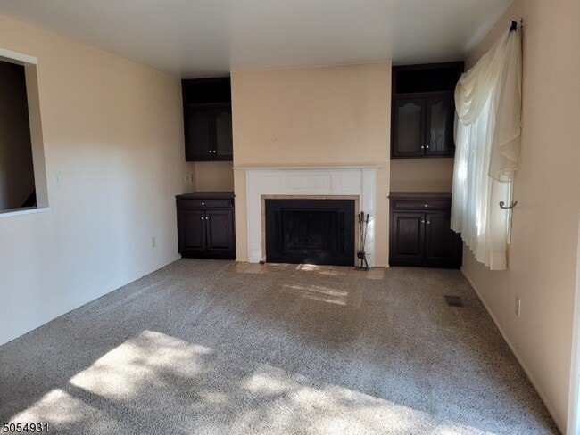 Building Photo - 133 Carriage Ln