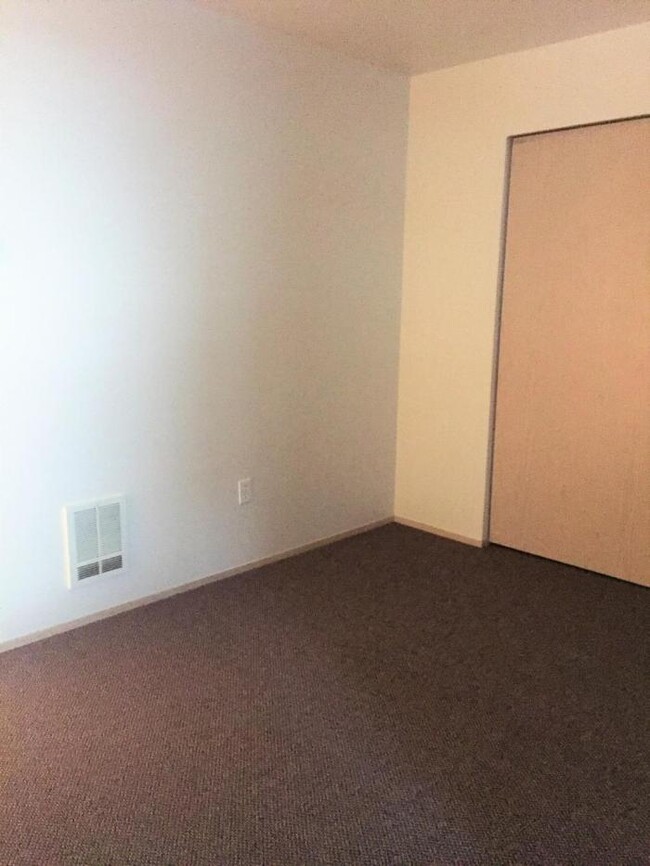 Building Photo - 1 bedroom in Seattle WA 98121