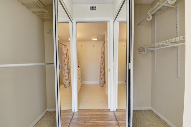 Building Photo - 16 Royal Palm Way