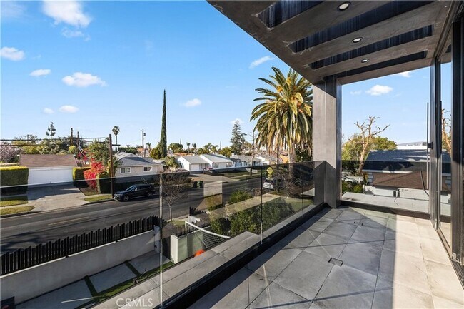 Building Photo - 5106 Lindley Ave