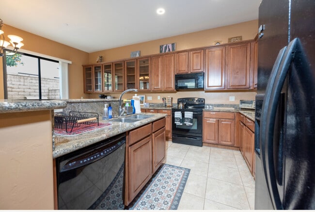 Primary Photo - 123 E Castlefield Cir