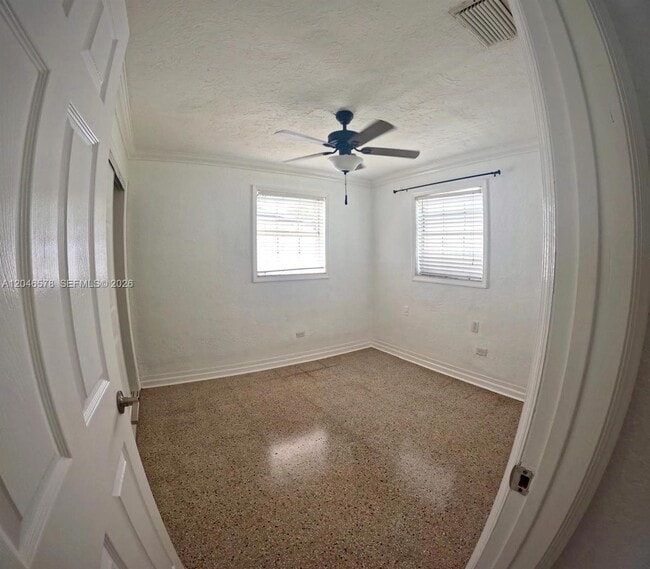 Building Photo - 5720 SW 38th Ct