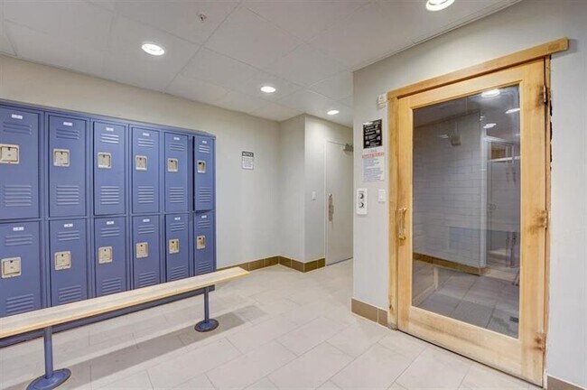 Building Photo - 1750 N Bayshore Dr