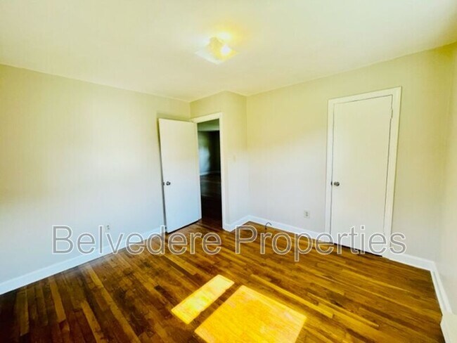 Building Photo - 1405 Glenside Dr