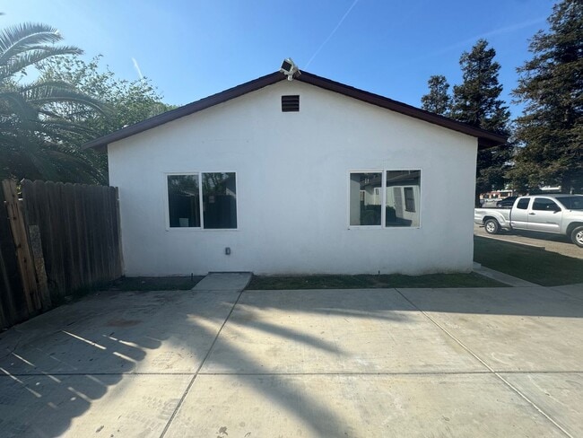 Building Photo - BRAND NEW home in Oildale!