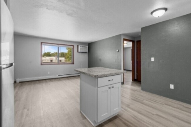 Building Photo - 1530 Moraine Terrace