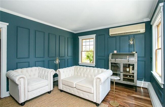 Building Photo - 5 Cherry St