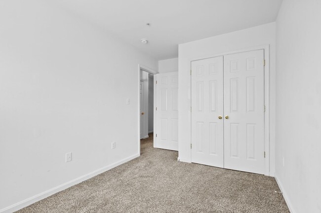 Building Photo - 445 Kenneth Square