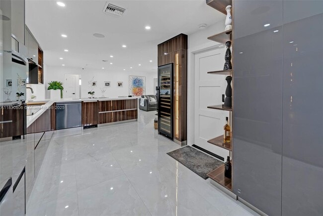 Building Photo - 9241 SW 55th St