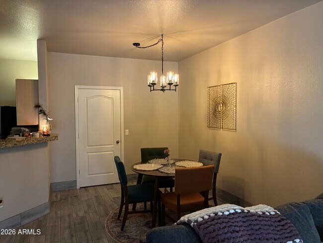 Building Photo - 1411 E Orangewood Ave