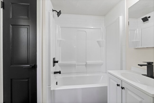 Building Photo - AVAILABLE NOW! Fully RENOVATED 3 bedroom in McKeesport!