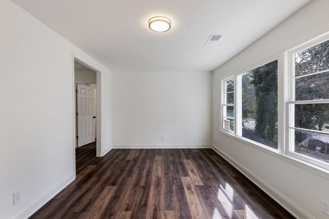 Building Photo - 45 Baker Dr SW