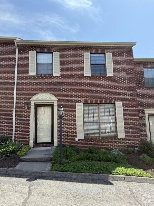 Building Photo - 437 S Gallaher View Rd