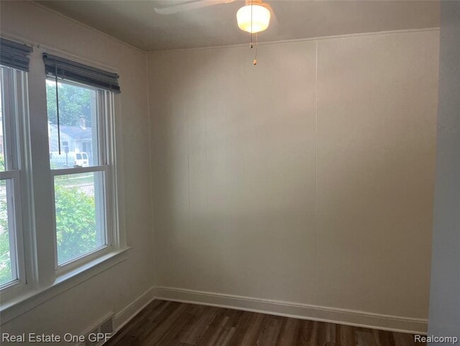 Building Photo - 8242 Maxwell Ave