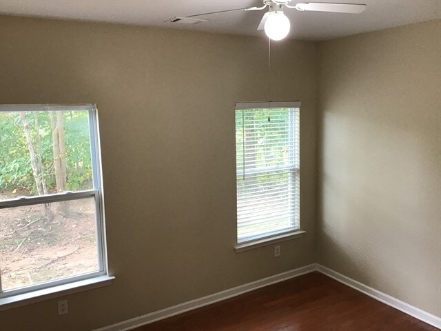 Building Photo - 1450 Grey Rock Way