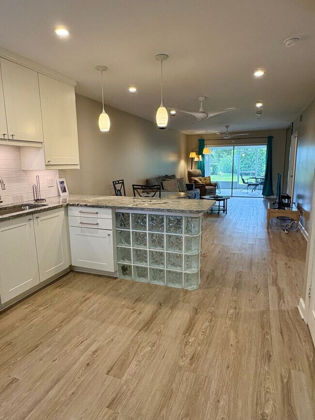 Building Photo - WATERFRONT 2/2 Condo in Stuart **Pics Coming Soon**