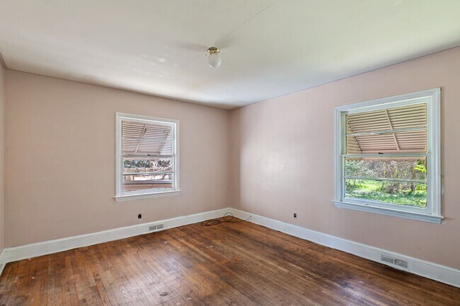 Building Photo - 224 NC-561