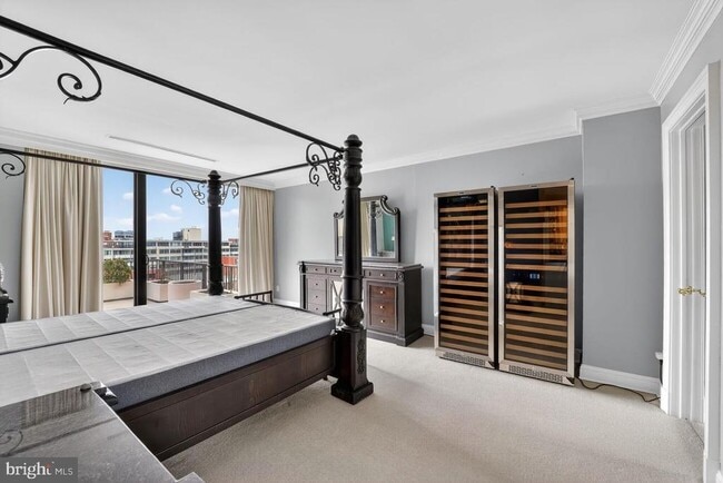 Building Photo - 1300 Army Navy Dr
