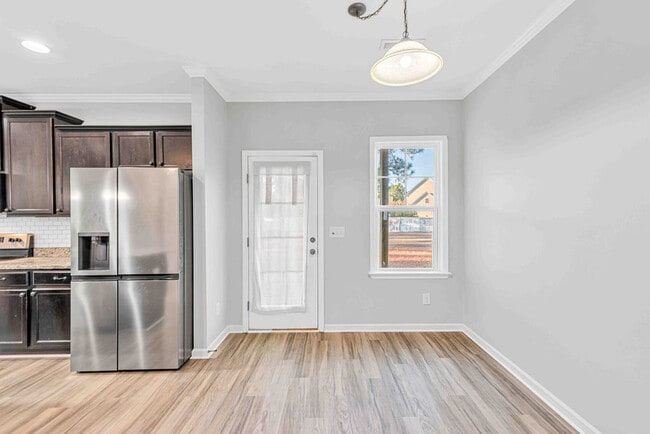 Building Photo - 601 Winfall Dr