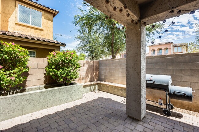 Building Photo - 11956 W Fillmore St