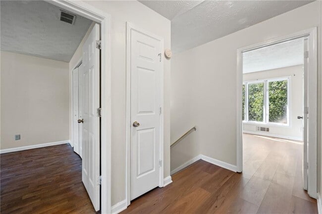 Building Photo - 2122 Fieldstone View Ct SE