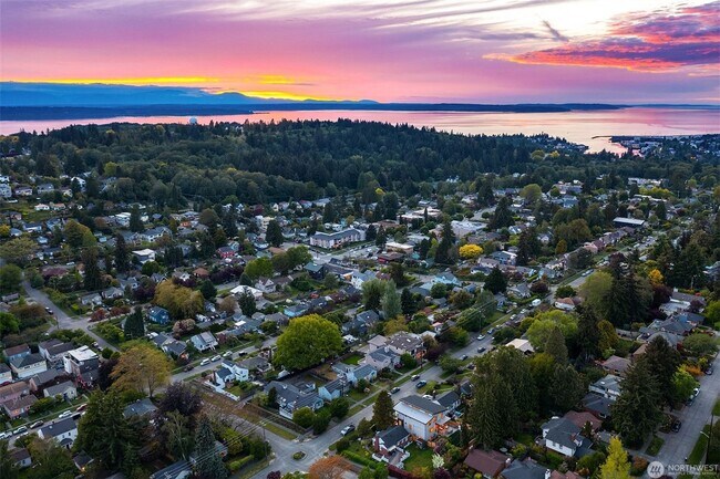 Building Photo - 4Bd/4.5Ba Seattle Home