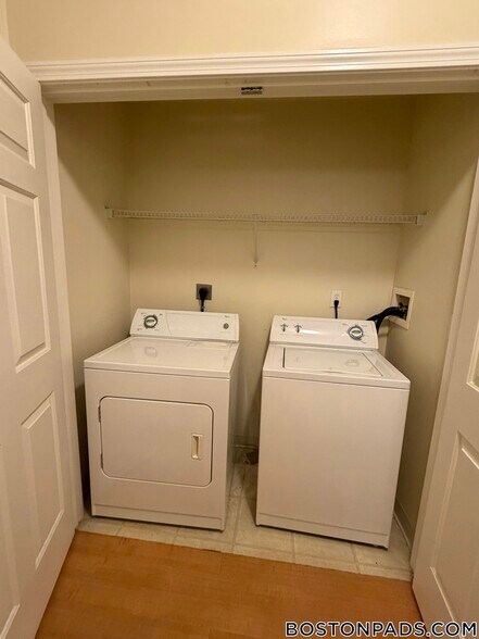 Building Photo - 311 Lowell St