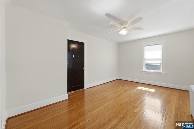 Building Photo - 54 Pomander Walk