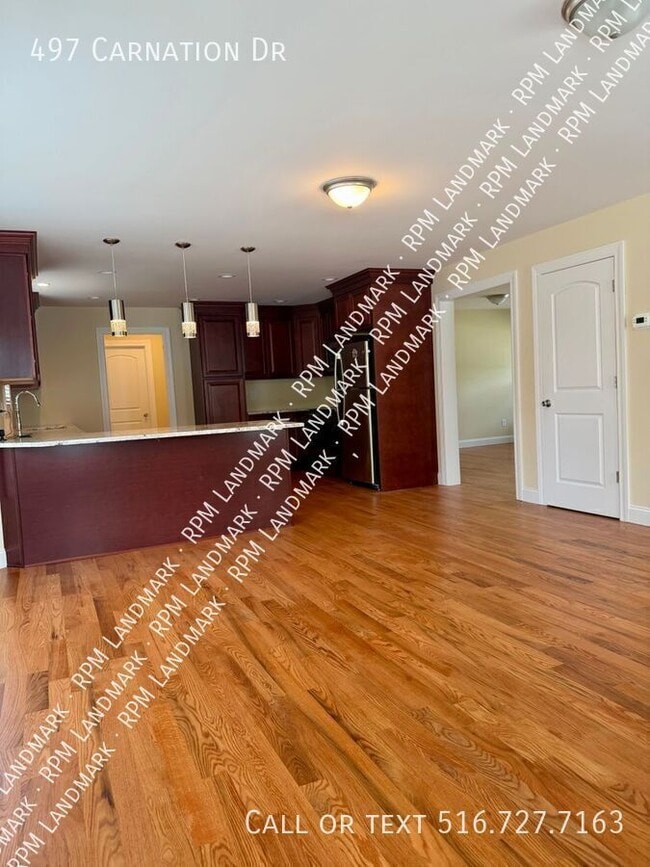 Building Photo - 497 Carnation Dr