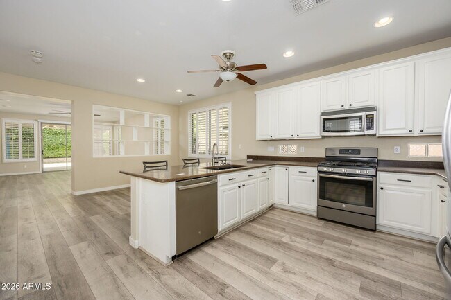 Building Photo - 16060 W Mercer Ln