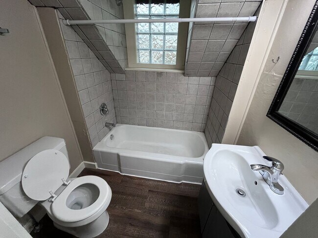 Building Photo - 1201 High St