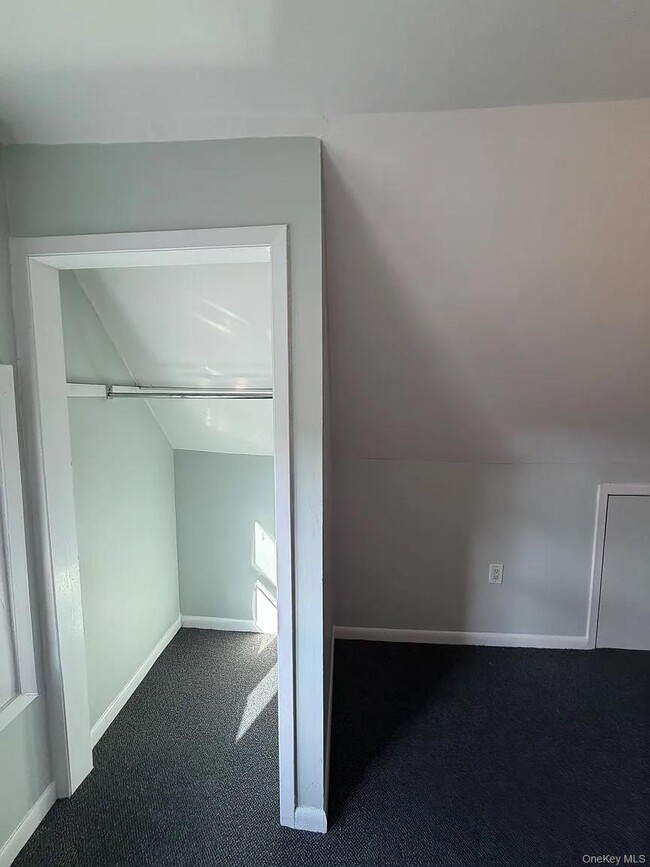 Building Photo - 111 Piccadilly Downs