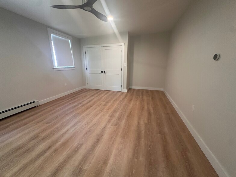 Bedroom with closet - 66 Prospect St