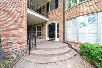 Building Photo - 3011 Mahanna Springs Dr