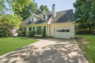 Building Photo - Newly renovated 3Bd 2.5bath SFH in Chadbury Concord
