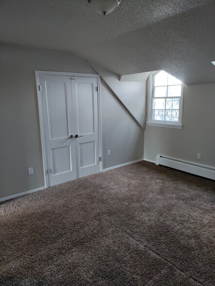 MAIN BEDROOM UPSTAIRS - 1258 Reed St