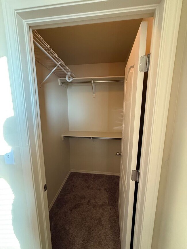 Building Photo - Charming 3BD/2.5BA with Garage in Legends West - Available Now!