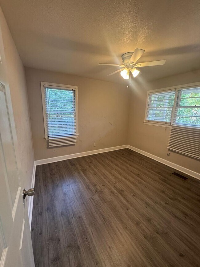 Building Photo - 1807 Jackson Bluff Rd