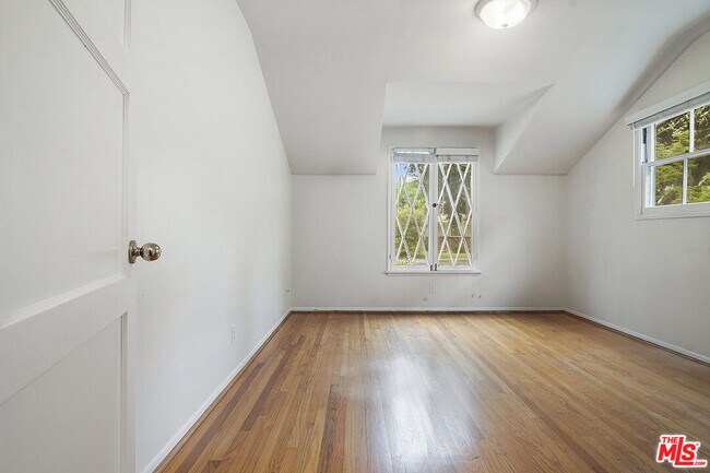 Building Photo - 3401 Corinth Ave