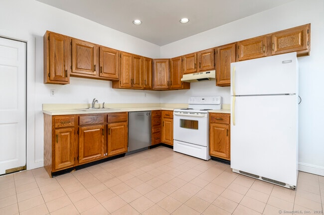 Building Photo - 104 East Ave