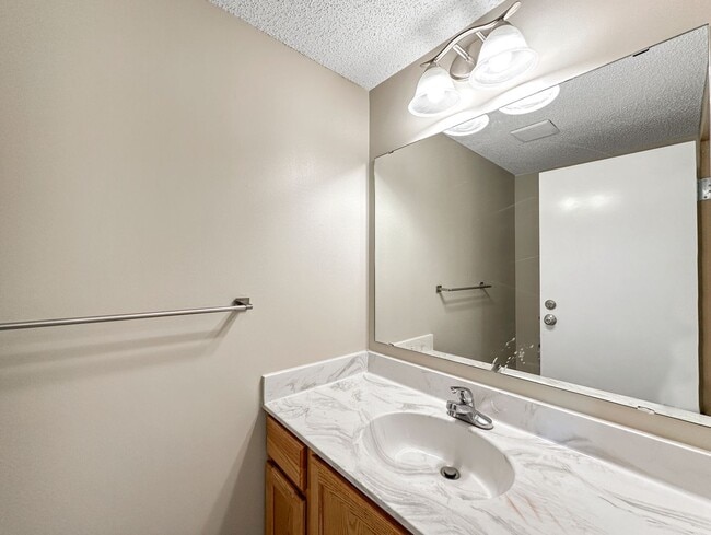Building Photo - 16421 Elm Creek Ln