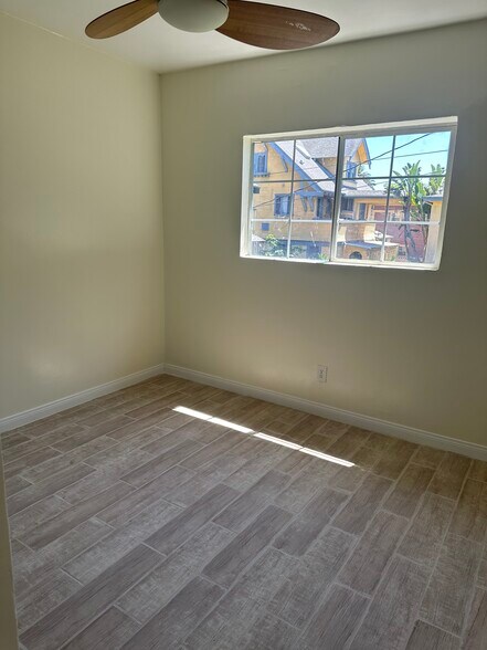 Building Photo - 2637 Kenwood Ave