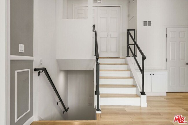 Building Photo - 2910 Santa Carlotta St