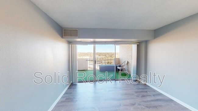 Building Photo - 411 Lakewood Cir