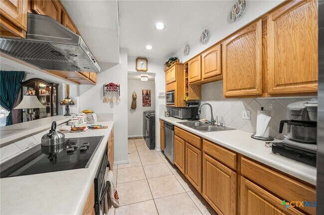 Building Photo - 619 Strings Dr