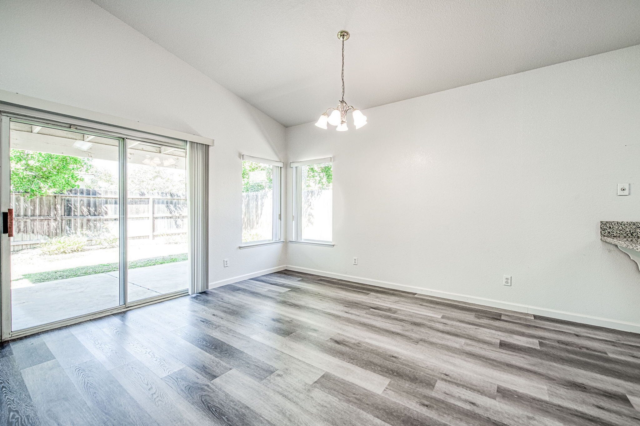 Building Photo - 1708 E Chelsea Dr
