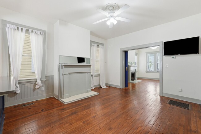 Building Photo - 538 E Waldburg St