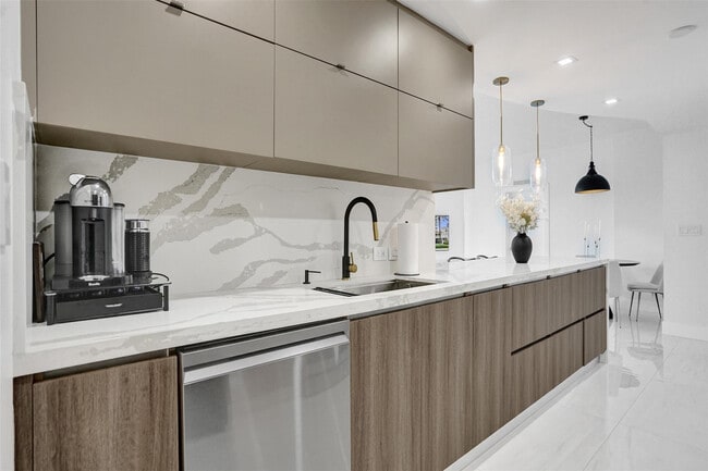 Building Photo - 3000 NE 188th St