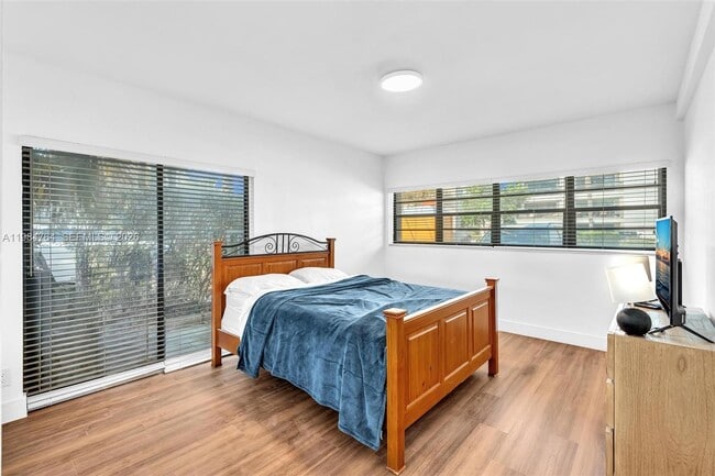 Building Photo - 4144 El Mar Dr