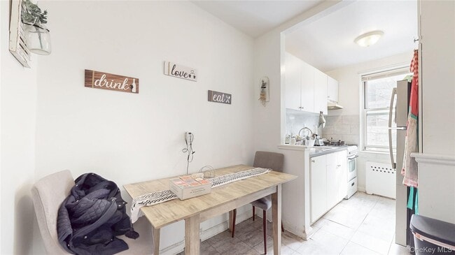 Building Photo - 105-25 64th Ave